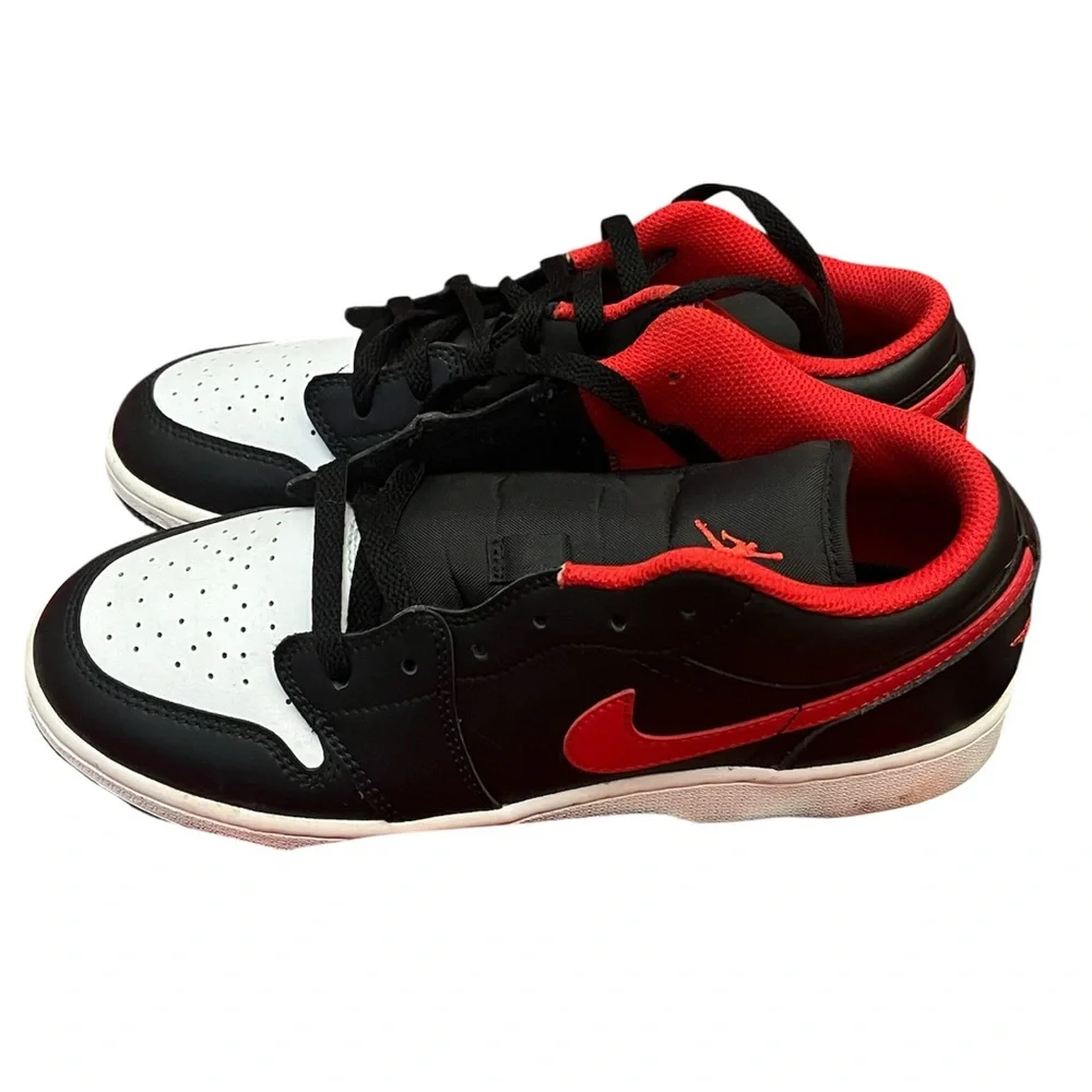 Nike Air Jordan Men's Black, Red, and White Sneakers